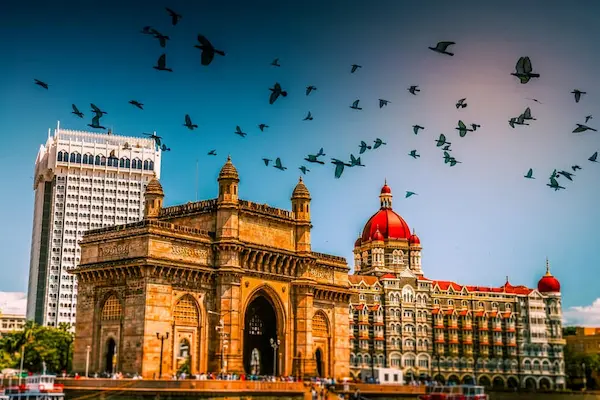 Places to Visit near Hiranandani Bandra West 